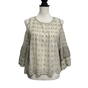 NWT Chelsea & Violet bell sleeve cold shoulder top. XS